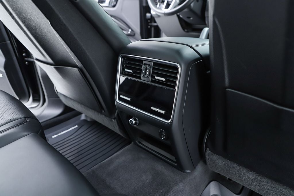 2023 Porsche Cayenne Platinum Edition