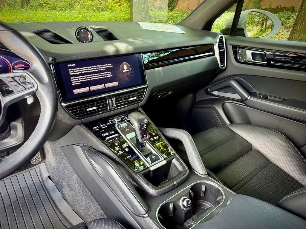 2023 Porsche Cayenne Base
