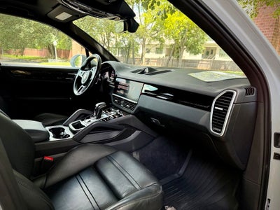 2023 Porsche Cayenne Base