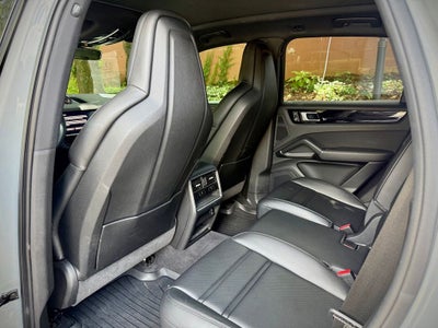 2023 Porsche Cayenne Base