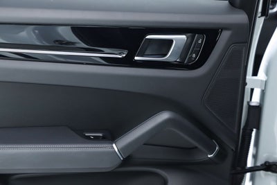 2023 Porsche Cayenne Base