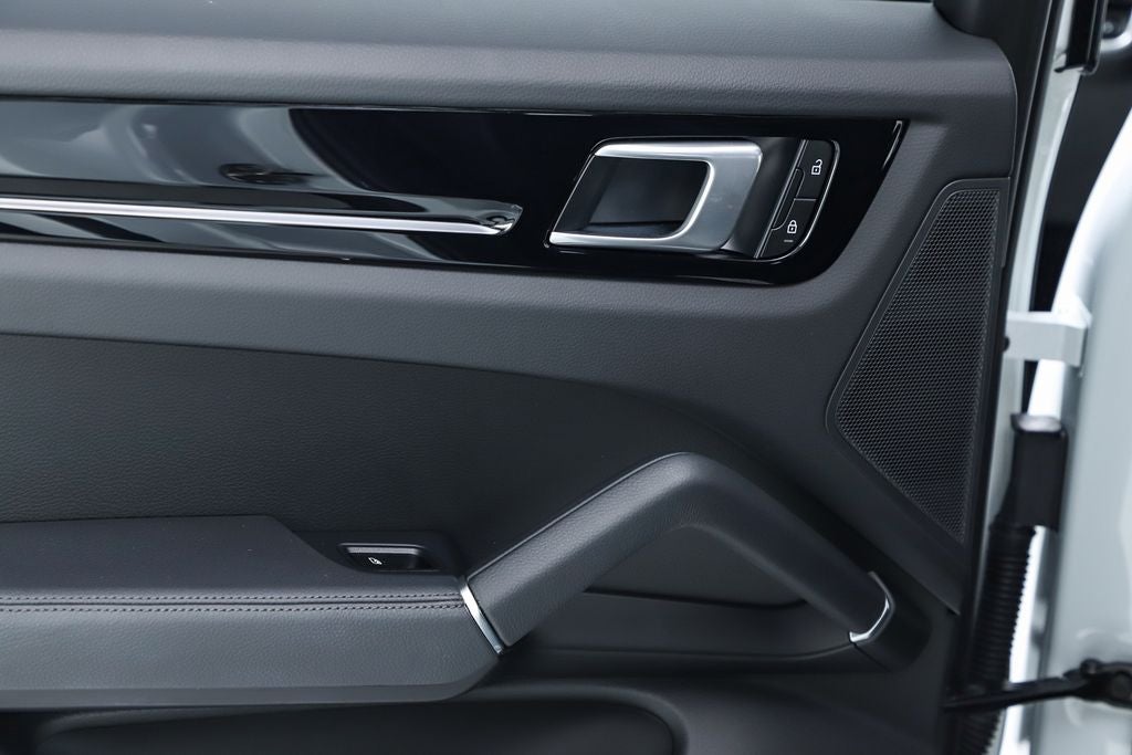 2023 Porsche Cayenne Base