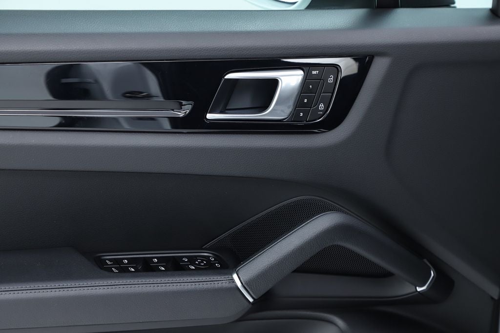 2023 Porsche Cayenne Base