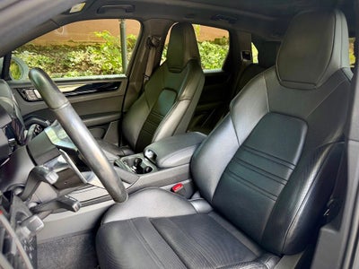 2023 Porsche Cayenne Base