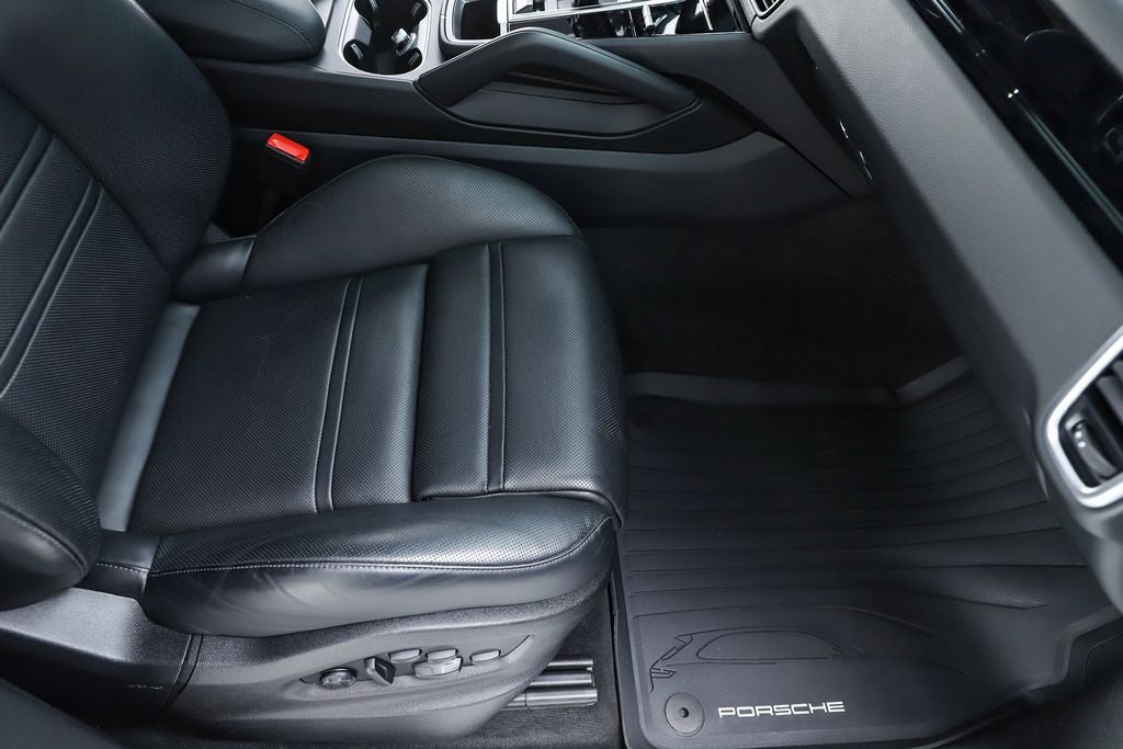 2023 Porsche Cayenne Base