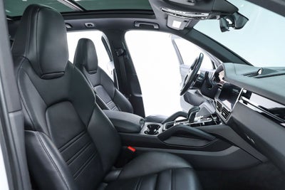 2023 Porsche Cayenne Base