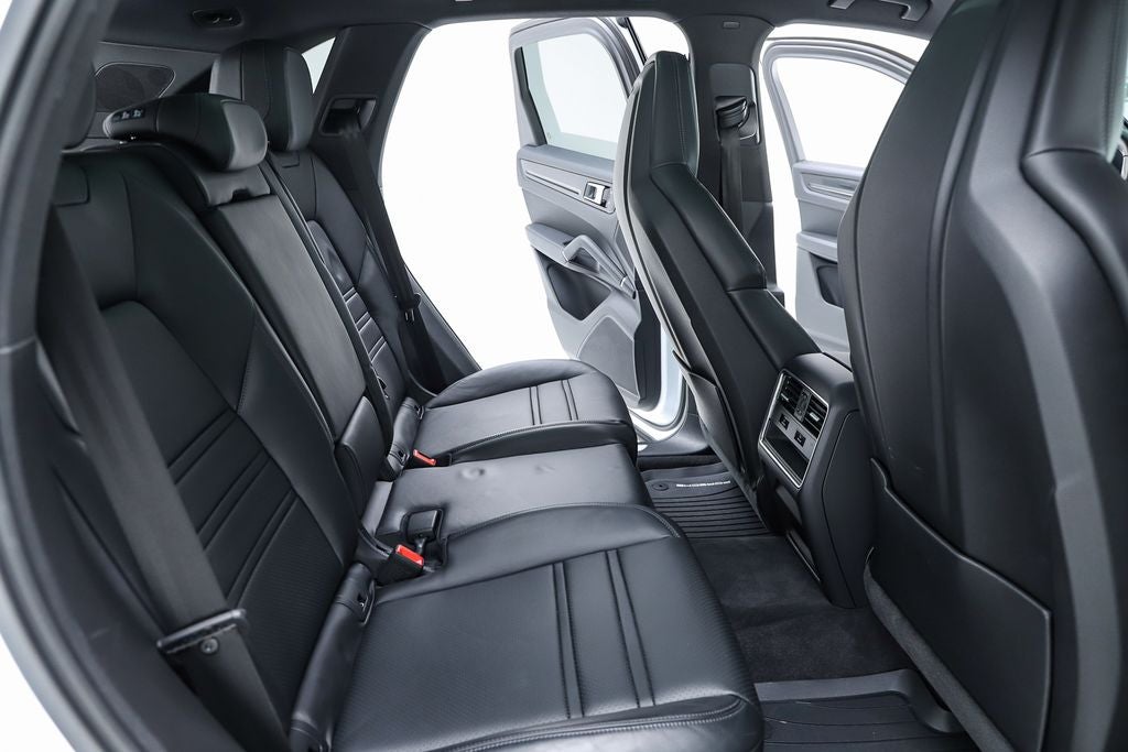 2023 Porsche Cayenne Base