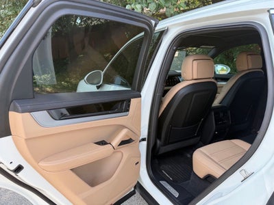 2024 Porsche Cayenne Base