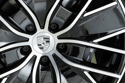 2025 Porsche Macan Electric 4