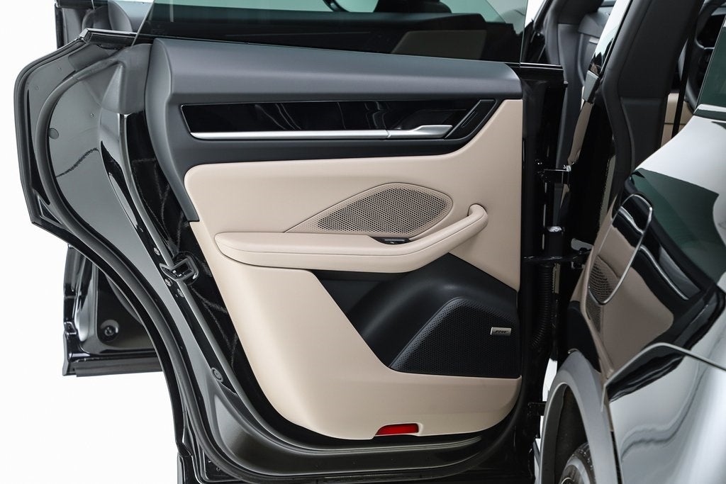 2025 Porsche Macan Electric 4