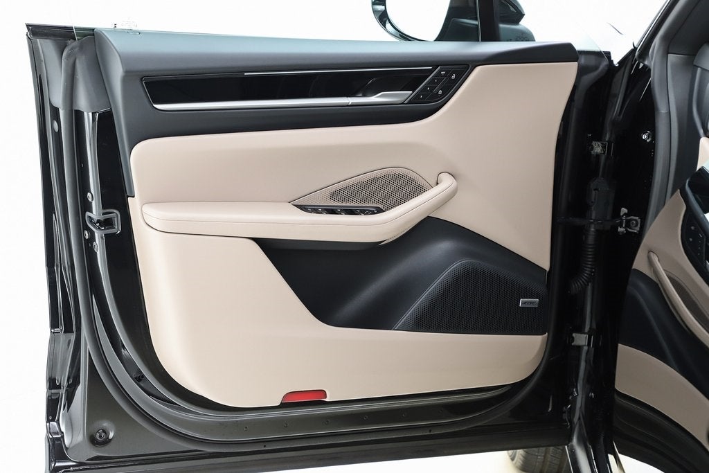 2025 Porsche Macan Electric 4