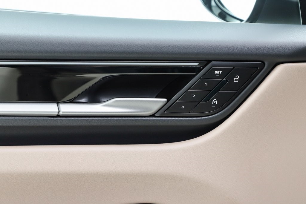 2025 Porsche Macan Electric 4