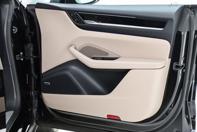 2025 Porsche Macan Electric 4