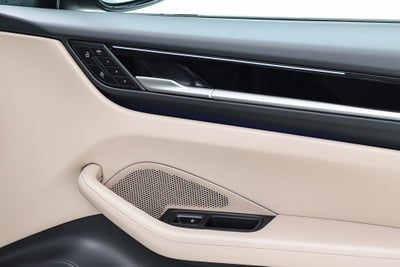 2025 Porsche Macan Electric 4