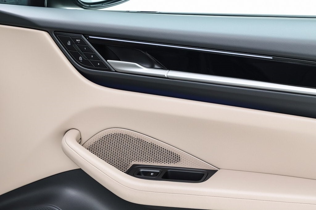 2025 Porsche Macan Electric 4