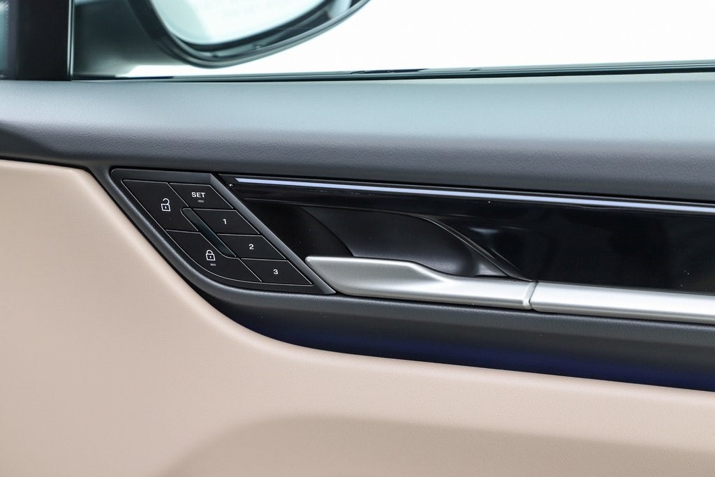 2025 Porsche Macan Electric 4