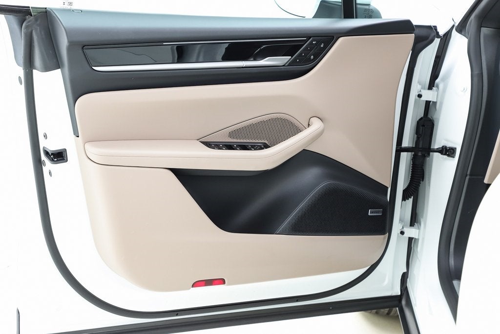 2025 Porsche Macan Electric 4