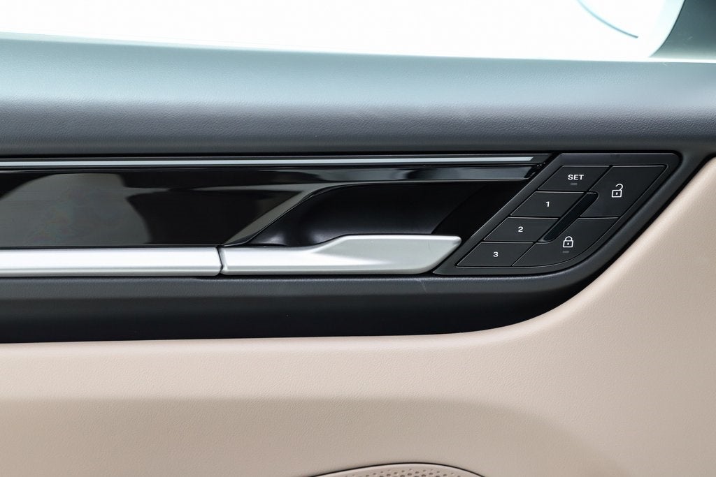 2025 Porsche Macan Electric 4