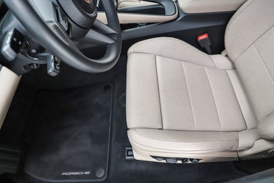 2025 Porsche Macan Electric 4