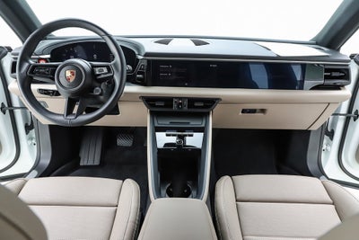 2025 Porsche Macan Electric 4