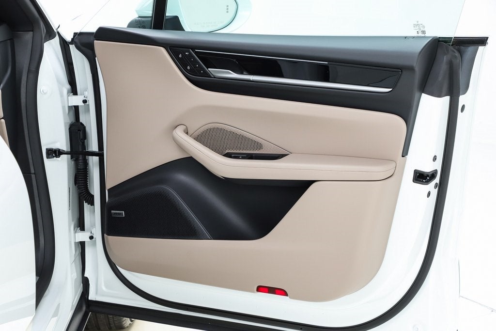 2025 Porsche Macan Electric 4