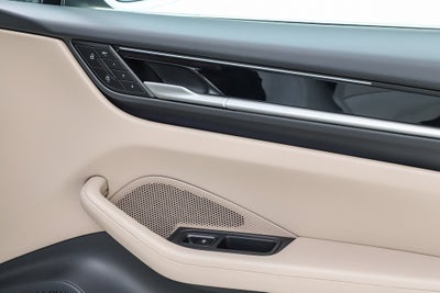 2025 Porsche Macan Electric 4