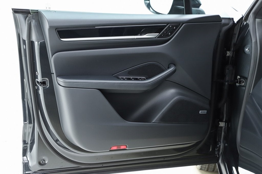 2025 Porsche Macan Electric 4