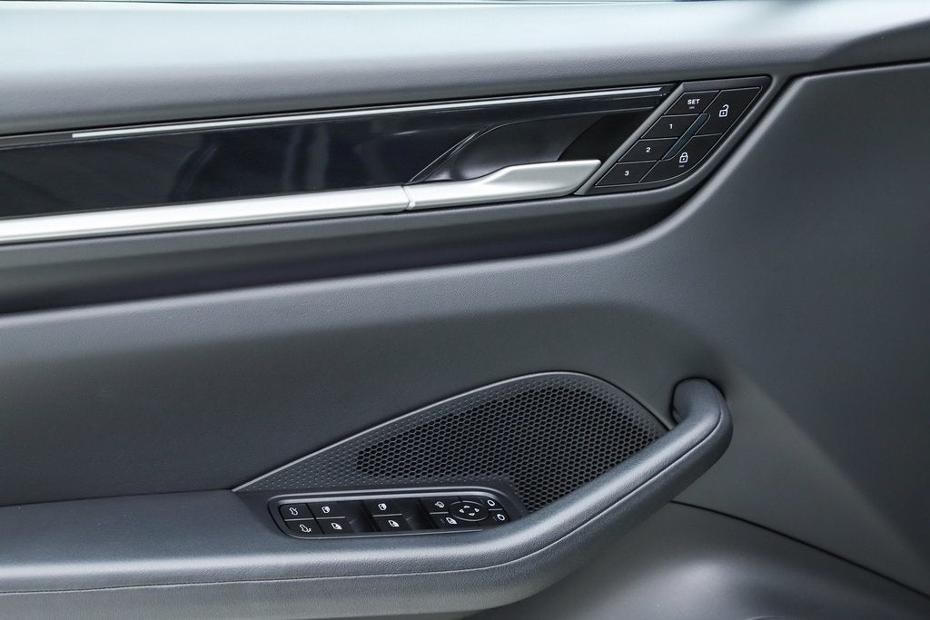 2025 Porsche Macan Electric 4