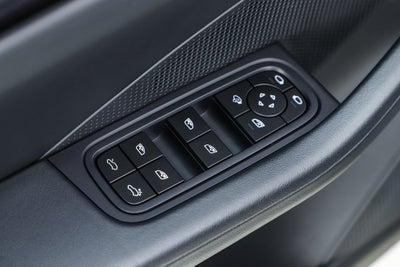 2025 Porsche Macan Electric 4