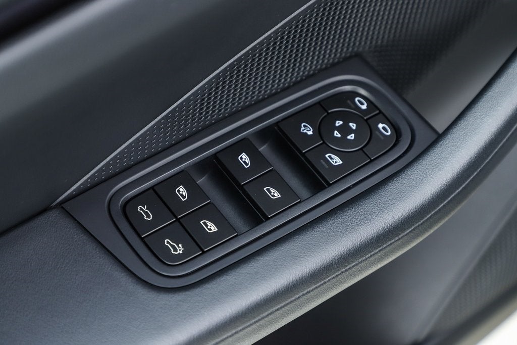 2025 Porsche Macan Electric 4