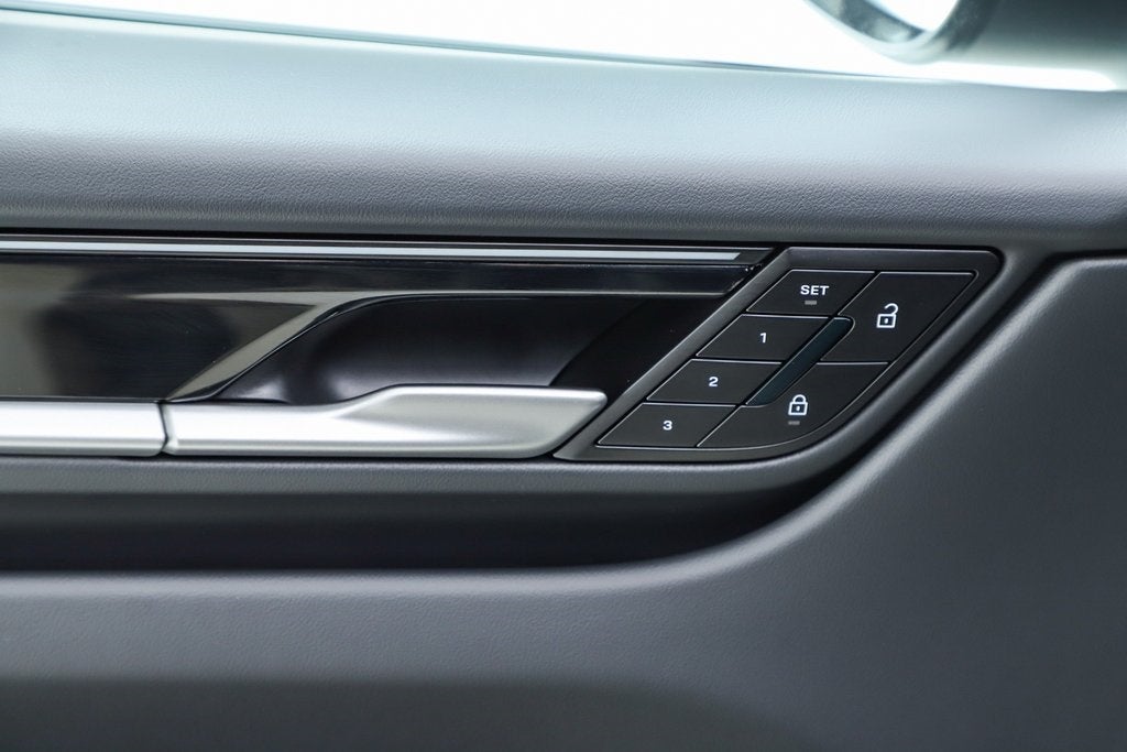 2025 Porsche Macan Electric 4