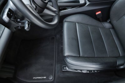 2025 Porsche Macan Electric 4