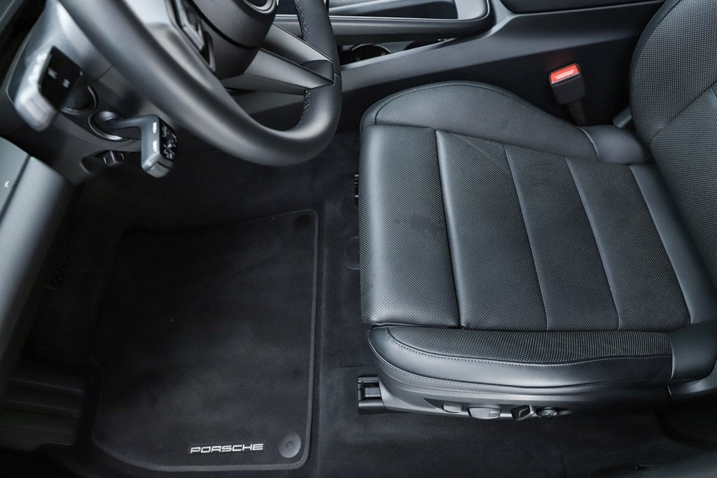 2025 Porsche Macan Electric 4