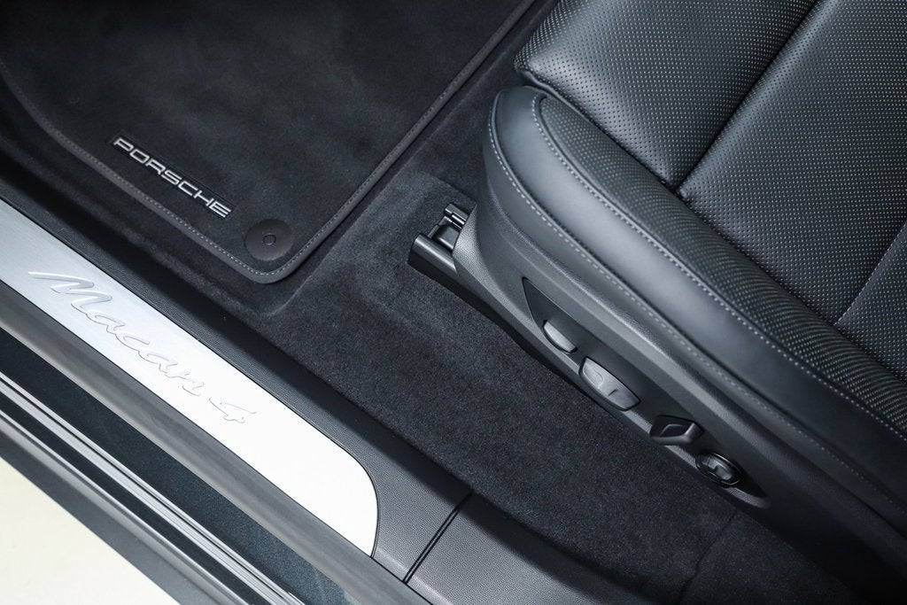 2025 Porsche Macan Electric 4