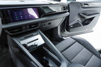 2025 Porsche Macan Electric 4