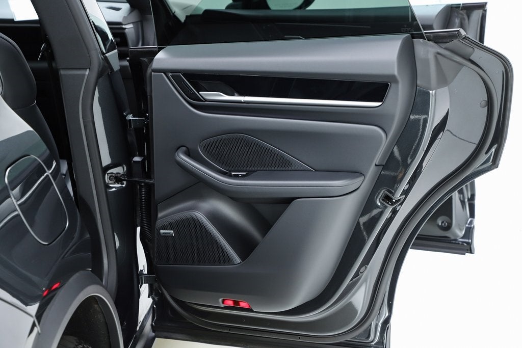 2025 Porsche Macan Electric 4