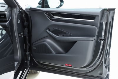 2025 Porsche Macan Electric 4