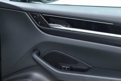 2025 Porsche Macan Electric 4