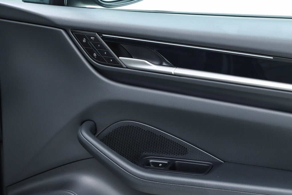 2025 Porsche Macan Electric 4