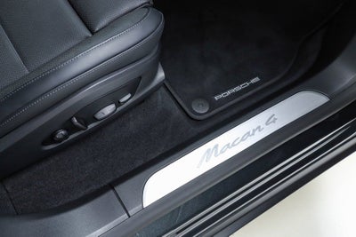 2025 Porsche Macan Electric 4