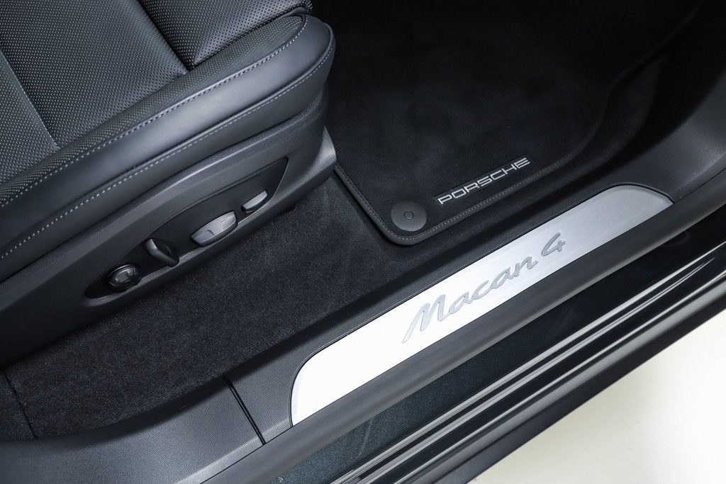 2025 Porsche Macan Electric 4