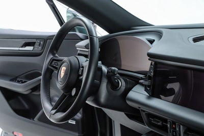 2025 Porsche Macan Electric 4