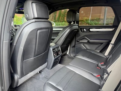 2023 Porsche Cayenne S Platinum Edition
