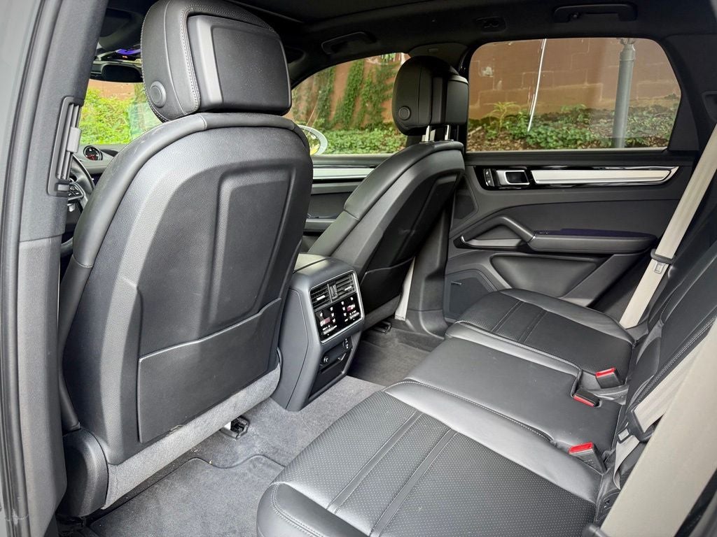 2023 Porsche Cayenne S Platinum Edition