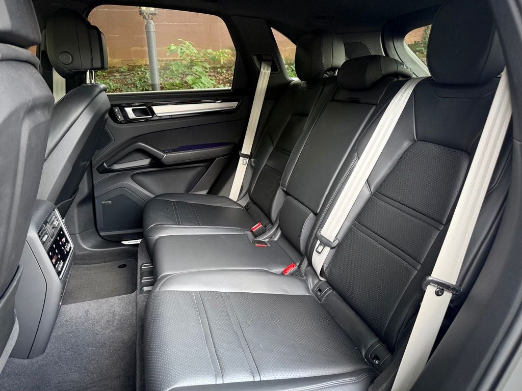 2023 Porsche Cayenne S Platinum Edition