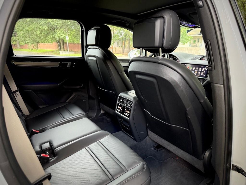 2023 Porsche Cayenne S Platinum Edition