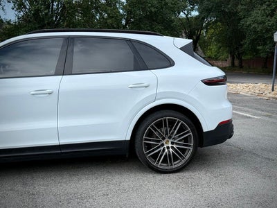 2023 Porsche Cayenne S Platinum Edition