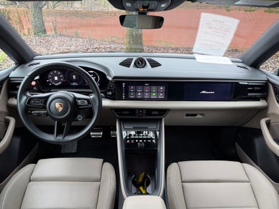 2025 Porsche Macan Electric 4S