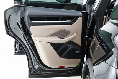 2025 Porsche Macan Electric 4S