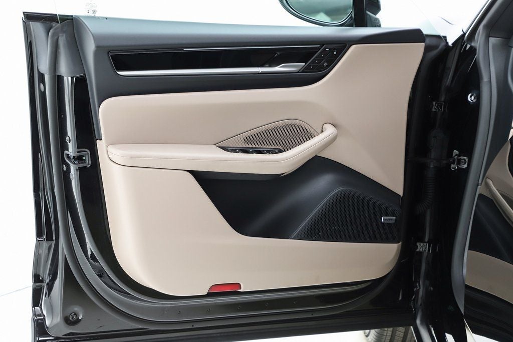 2025 Porsche Macan Electric 4S